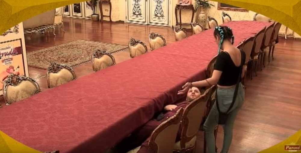 Učesnica "Parova" skinula se gola pa otišla u tuš kabinu da ima se*s sa njim! (VIDEO)