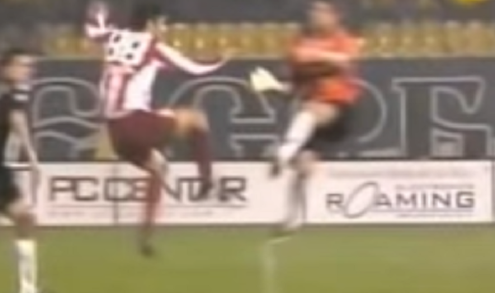 Dva crvena kartona, neiskorišćen penal i pobeda vredna šampionske titule (VIDEO)