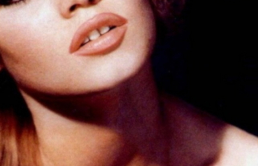 Rođenog sina je nazvala "tumor"! Poznata glumica ostavila svoje dete još dok je bio beba!