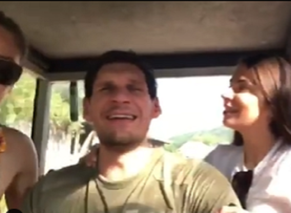 Marjanović u traktoru peva stari narodnjak (VIDEO)