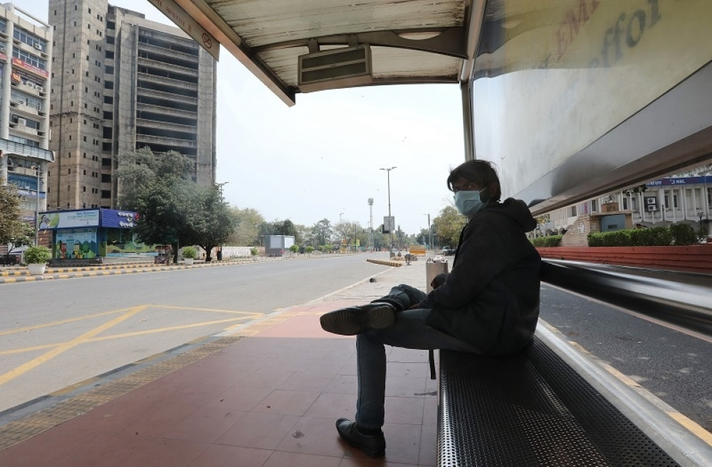 Majmun na biciklu zgrabio bebu i odvukao je za nogu