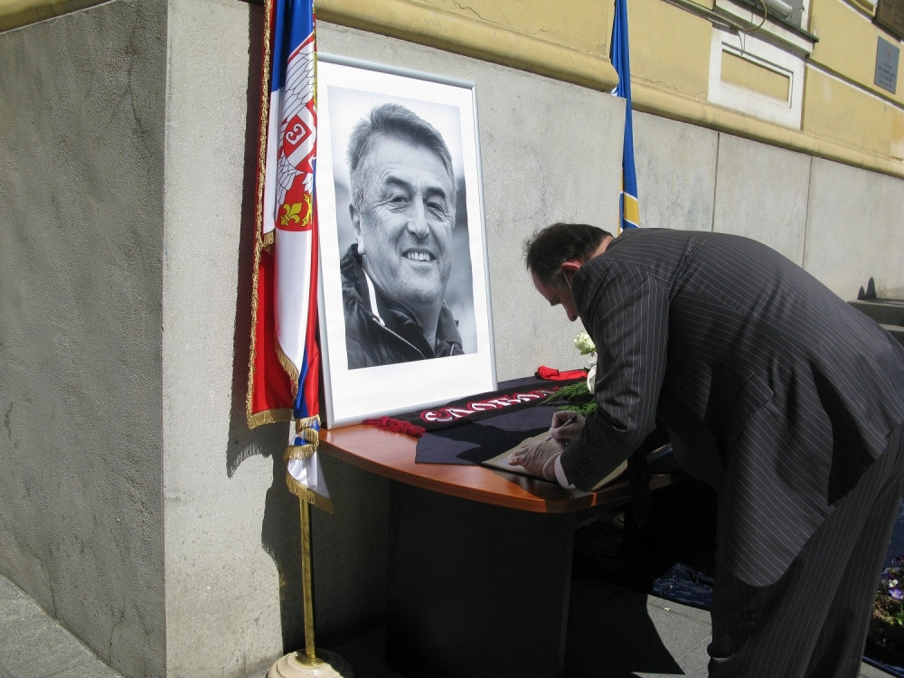 Prelep gest Užičana u znak sećanja na velikog Radomira Antića! A uveče - aplauz za legendu (FOTO)