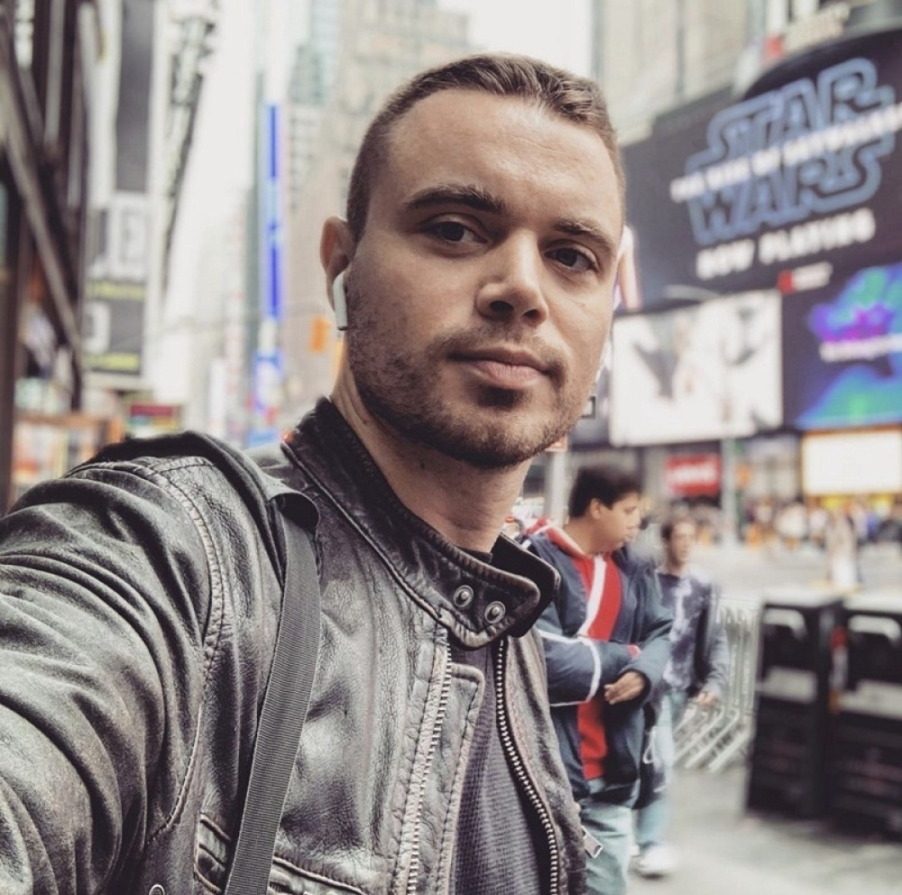 Pevač Stefan Vujović otkrio: "U Njujorku se desila apokalipsa, nema više ko ni da nas leči!"