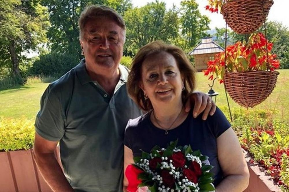 Oglasila se i supruga Radomira Antića! Sa Verom je proveo život, oprostila se kratko, ali porukom koja će se pamtiti (FOTO)