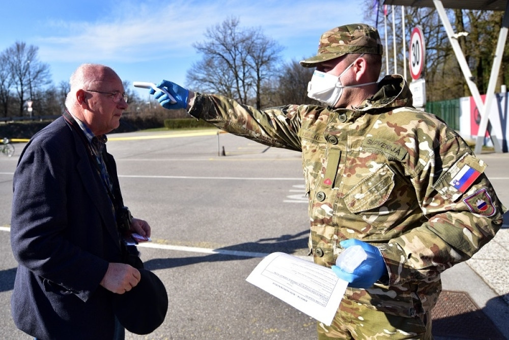Zbog dramatičnog porasta novozaraženih naše komšije razmatraju karantin