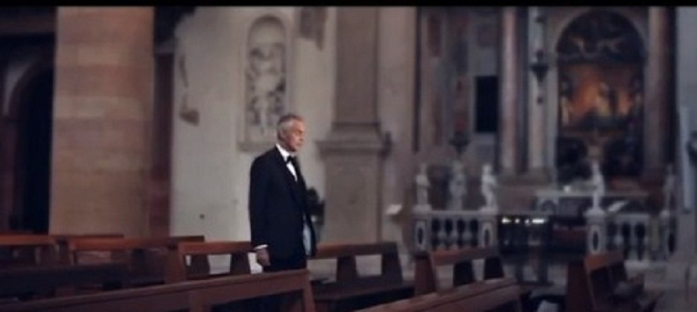 "Molitva za celi svet"! Poznati muzičar uradio nešto neočekivano! (VIDEO)