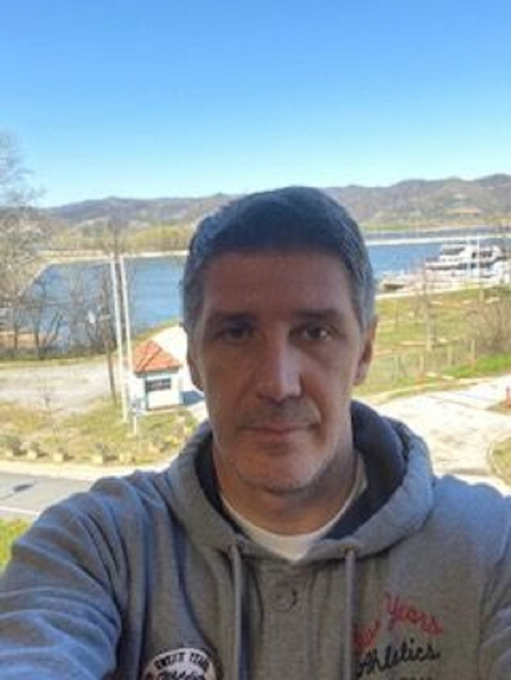 Dom mi je srebrno jezero