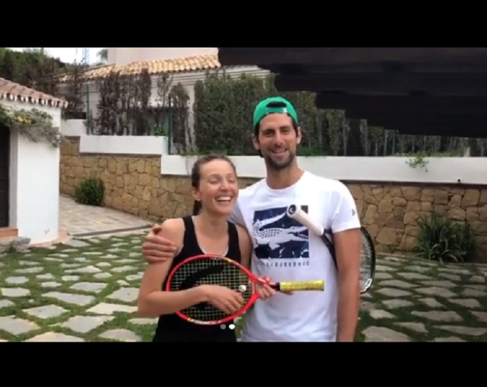 Novak krenuo rukom ka Jeleni kako bi je udario, ona se od straha sva skupila! (VIDEO)