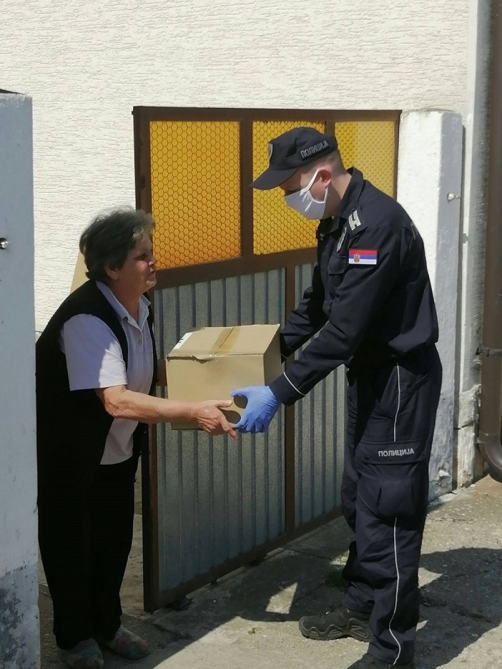 Kada je najteže pritekli su u pomoć starijim sugrađanima, a evo kako je bilo u Novoj Pazovi (FOTO)