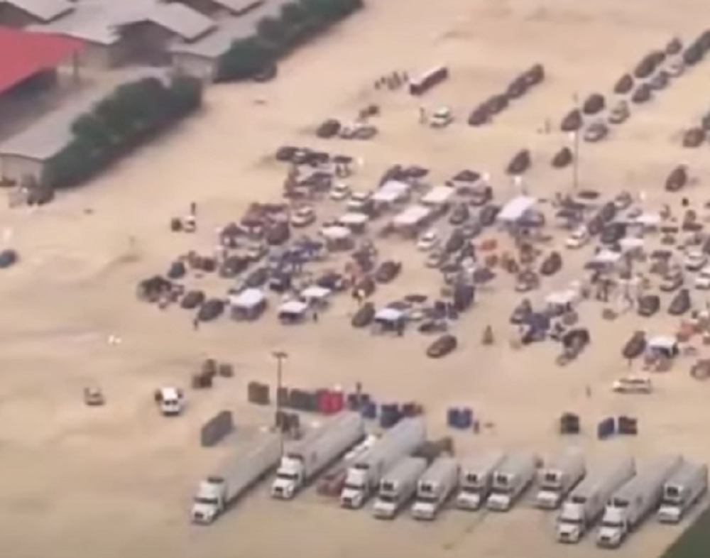 Hiljade ljudi čekalo da dobije paket za Uskrs (VIDEO)