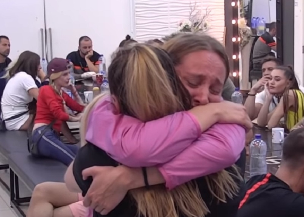 Emotivno pomirenje majke i ćerke: Luna se slomila pred Anabelom pa joj dotrčala u zagrljaj! (VIDEO)