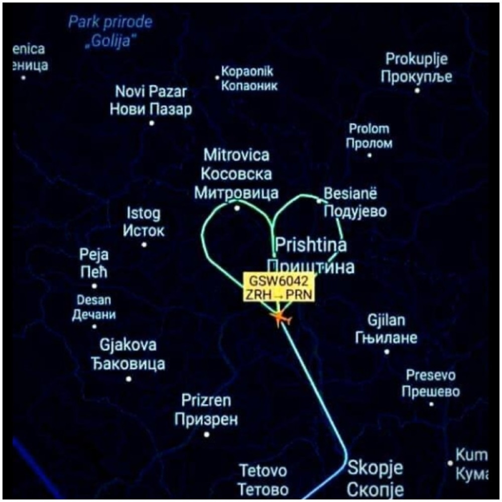 Na nebu iznad Prištine iscrtao je srce u znak podrške državi Kosovo?! (FOTO)