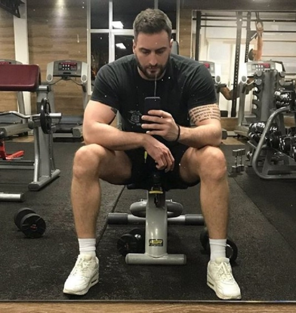 Muž Mie Borisavljević je sada frajerčina, a pogledajte kako je izgledao pre skoro 12 godina! (FOTO)