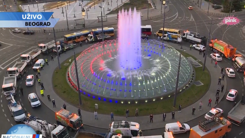 Veliki broj vozila opkolio trg na Slaviji