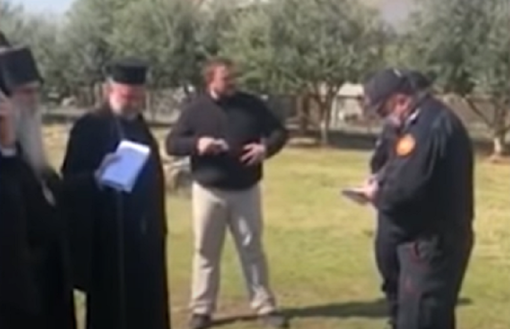 Hapšenje mitropolita Amfilohija, za svega 15 minuta Milova policija ga je smestila u pritvor, kao i sveštenstvo (VIDEO)