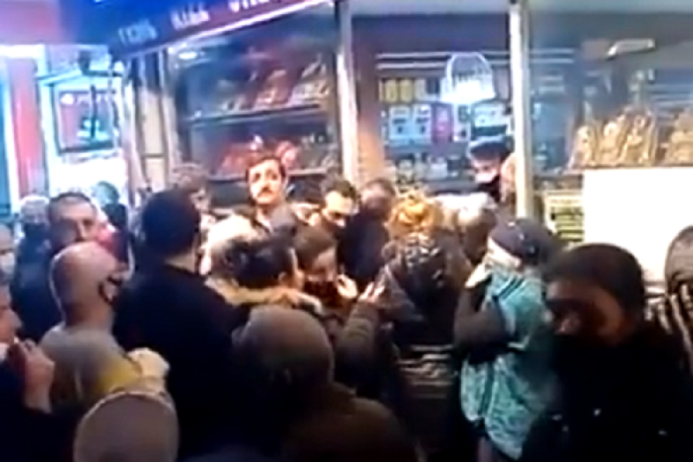 Milioni ljudi na ulicama, ministar policije podneo ostavku (VIDEO)