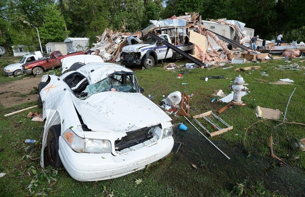 Broje se mrtvi, uništene kuće, iščupano drveće, zgrade sravnjene sa zemljom (FOTO/VIDEO)