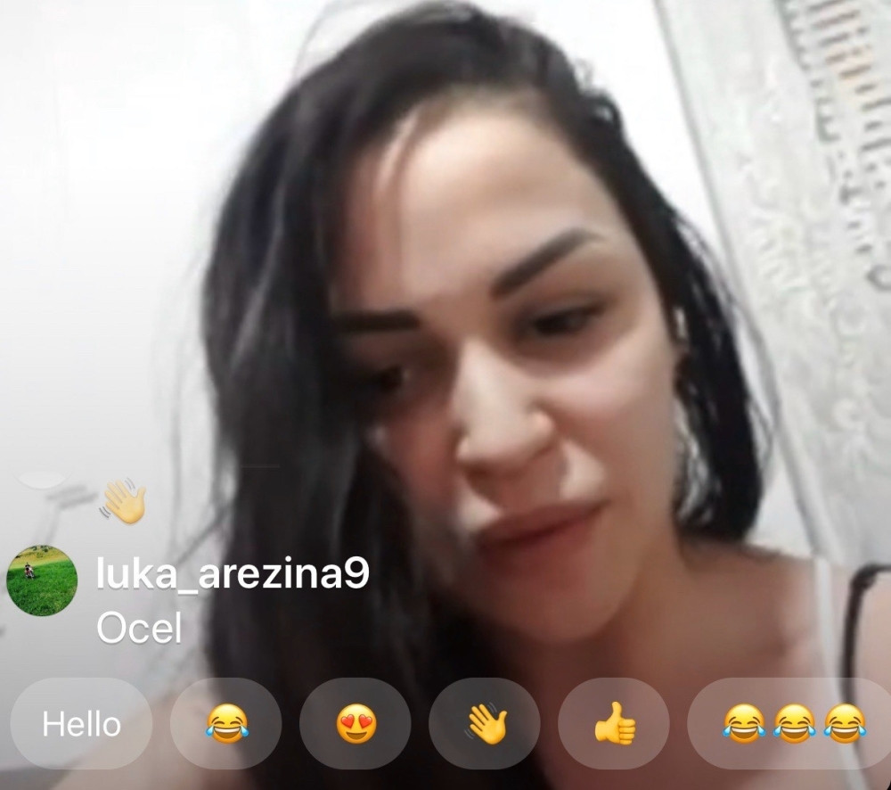 Pevačica zaboravila da je javna ličnost, pa uplašila fanove svojim izdanjem!