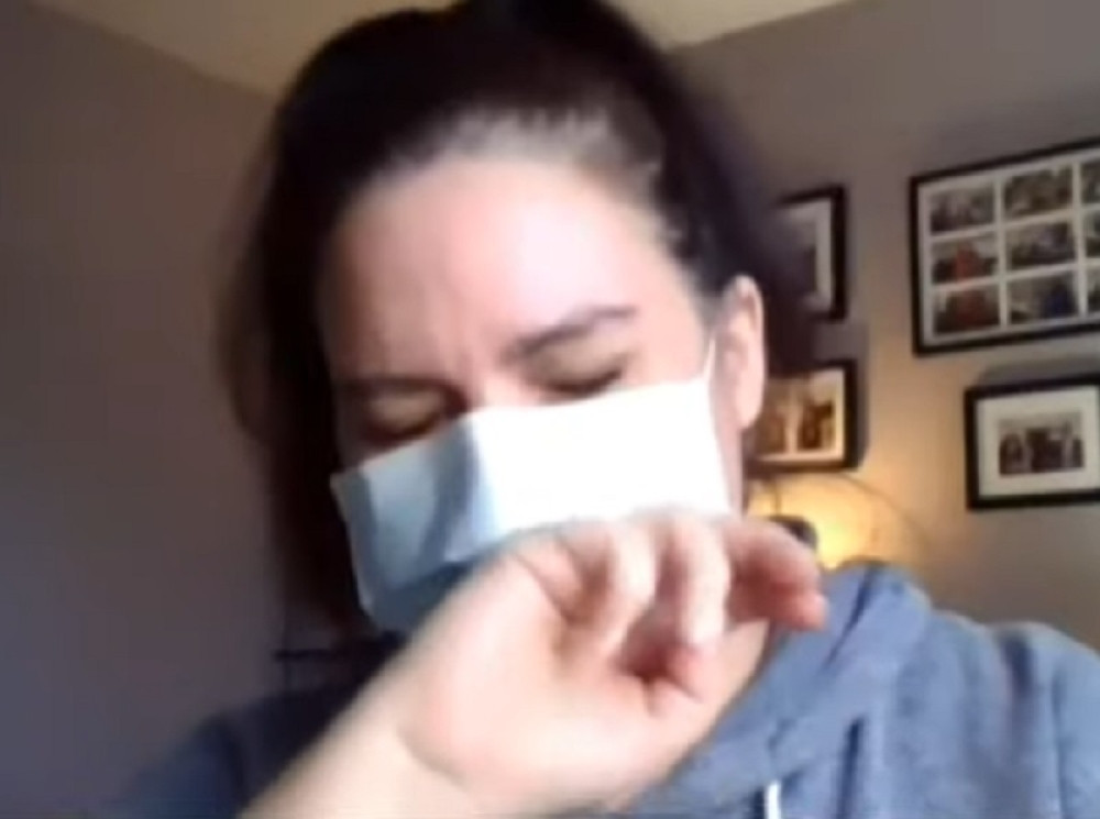 Zaražena preko kese iz prodavnice: Očajna žena poštovala sva pravila karantina, pa se ipak razbolela (VIDEO)