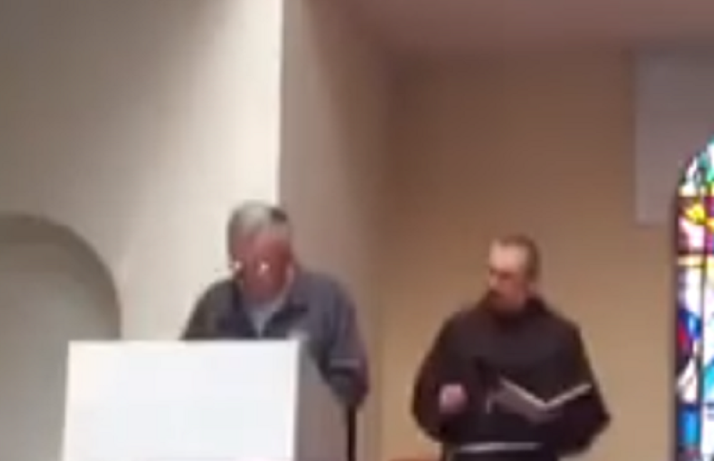 U Hrvatskoj sveštenici tuku novinare i prete jedni drugima, neviđeno (VIDEO)