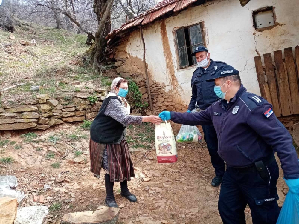 Baki Stojmenki ovaj gest ulepšao dane u izolaciji