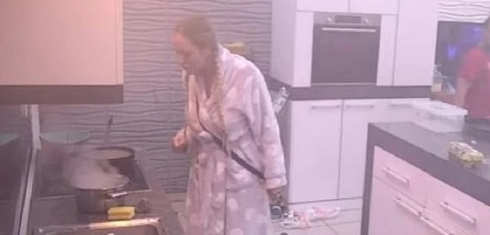 Luna Đogani pokazala kulinarsko umeće: Pevačica zapalila kuhinju (VIDEO)