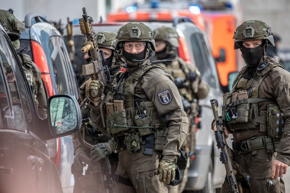 Pozivaju policajce iz cele države da obezbede prvomajke proteste!