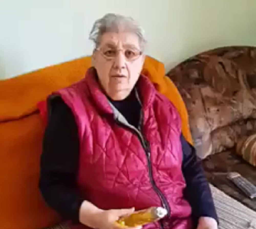 Baka gledala predsednika Vučića i zapazila kako se drži za srce, a onda svojom izjavom razočarala unuku (VIDEO)