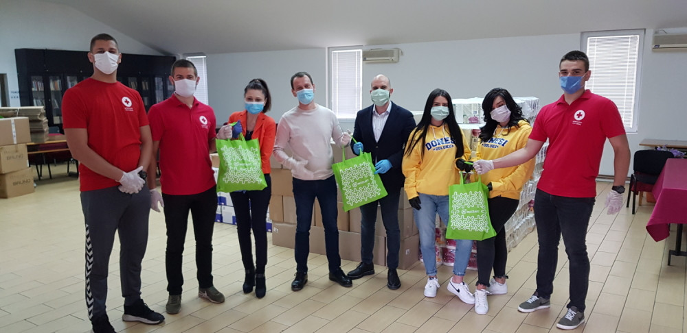 Volonteri Mozzarta i Crvenog krsta u Kragujevcu podelili pakete pomoći najugroženijima