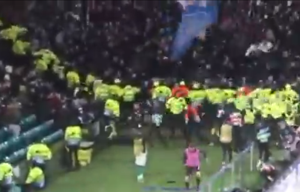 Postigao gol pa napao policajca! (VIDEO)