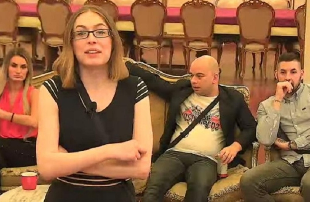 Rijaliti "devica" Šešelja usred emisije uhvatila za polni organ!