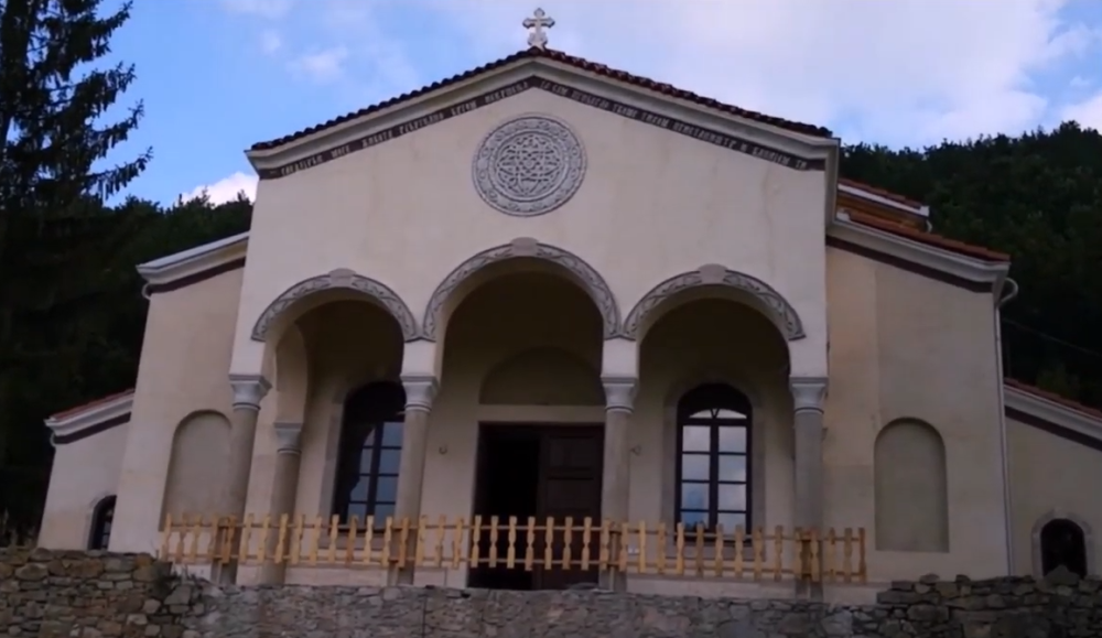 Dve freske u njemu niko ne ume da objasni (FOTO)