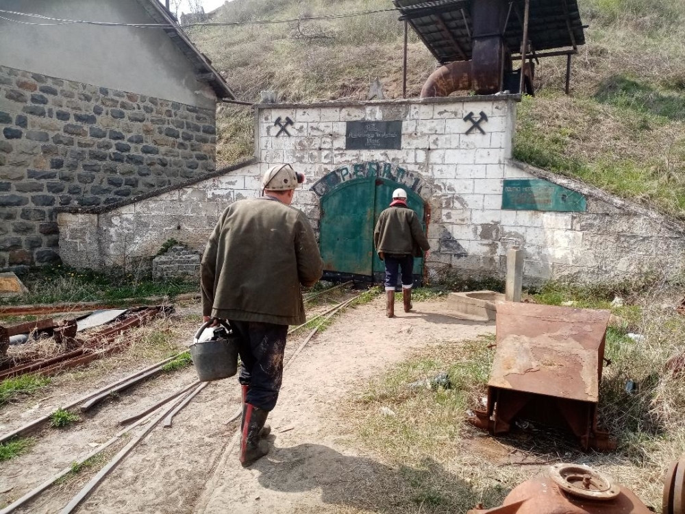 Pravilo je da jedni druge čuvaju pod zemljom: Zaposleni u "Ibarskim rudnicima" uprkos koroni rade punom parom