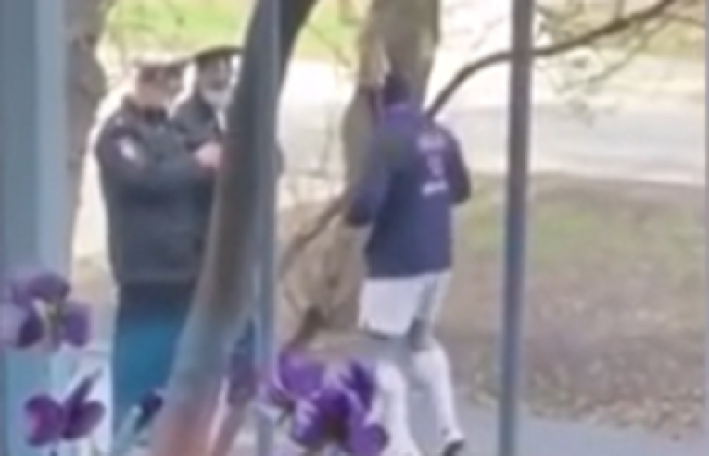 Dva policajca mu preprečila put, a onda je usledio cirkus (VIDEO)