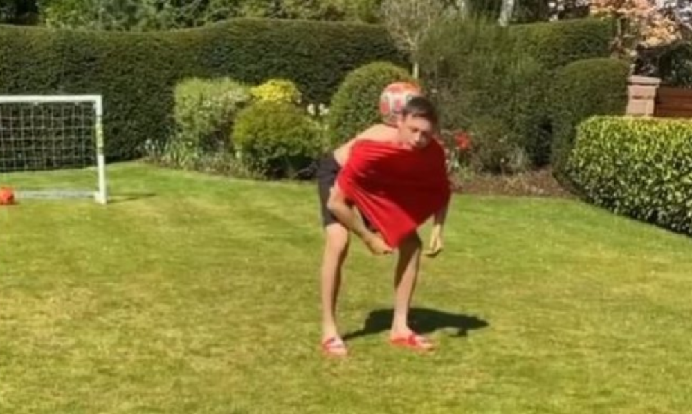 Nemanja Matić sa sve papučama dribla, javio se i njegov brat Uroš, te kritikovao zvezdu Junajteda! (VIDEO)