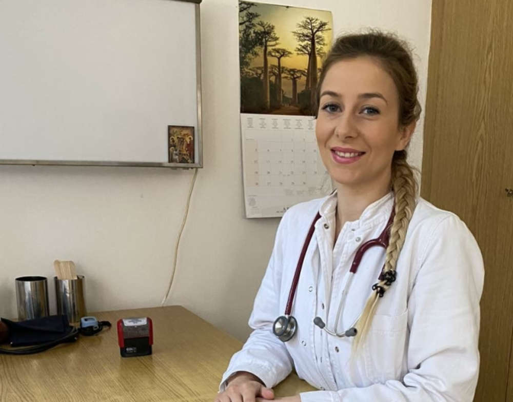 Baka mi je nedavno izgovorila: “Sine, sreća je što si lekar da možeš da pomogneš našem narodu”