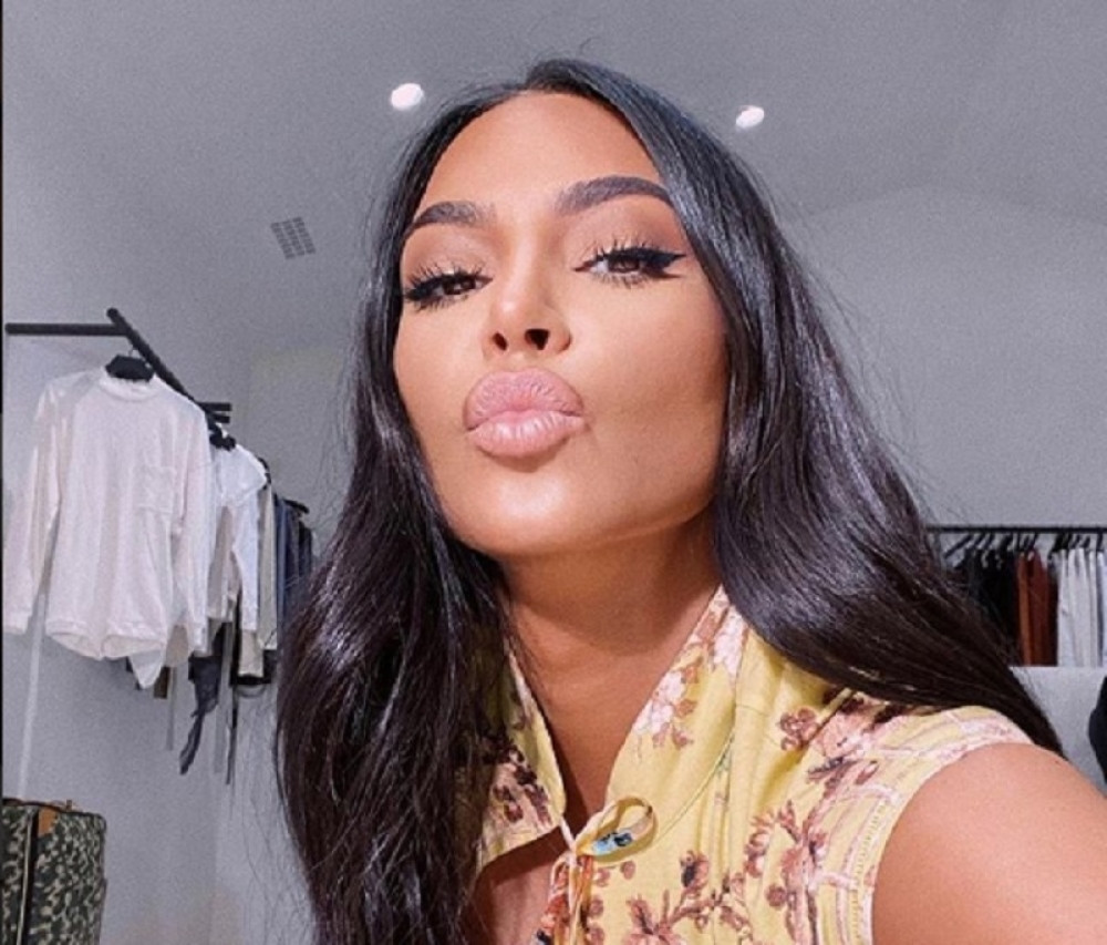 Kim Kardašijan se snimala u majici bez brusa pa pokazala previše (FOTO)