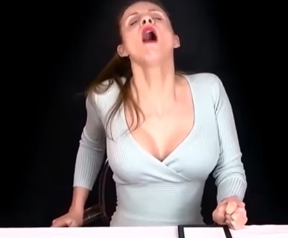 Dobile su zadatak da čitaju, jedu i rade ozbiljne stvari dok sede na vibratoru: Da li su doživele orgazme?! (VIDEO)