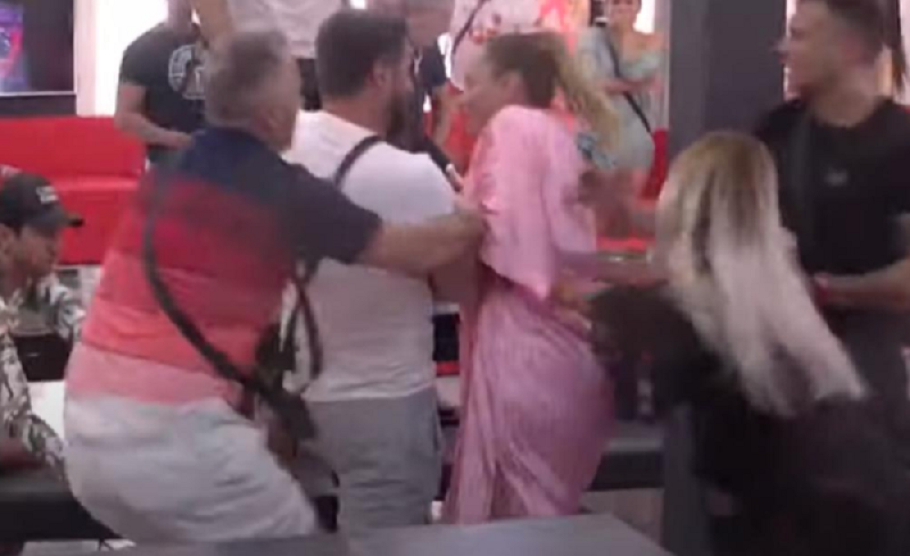 Anabela fizički napala Lunu pa Marka Miljkovića: Skočila preko stola na nju! Hitna diskvalifikacija Atijasove?! (VIDEO)