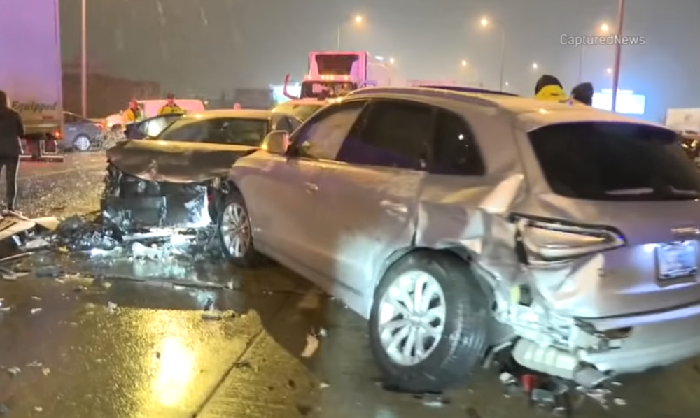 U lančanom sudaru učestvovalo 50 vozila, intervenisale sve službe (VIDEO)