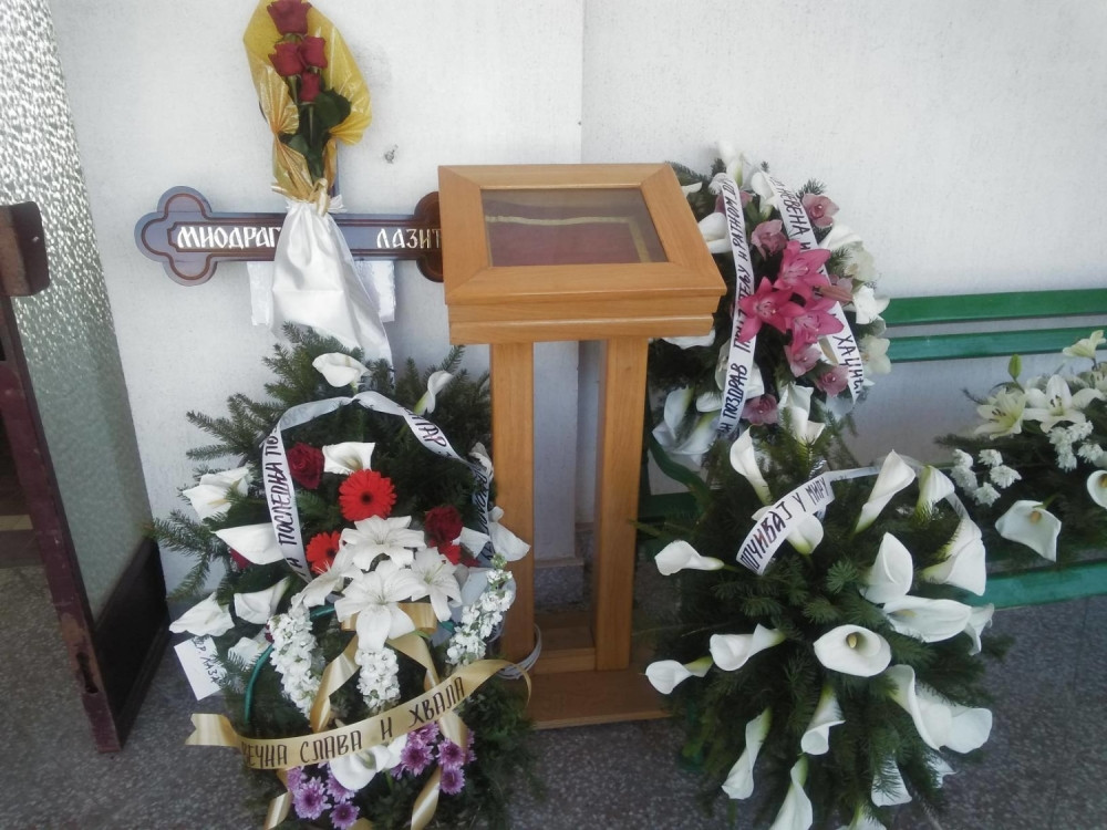 "Sedi sa desne strane moje, i tu se sad naspavaj mirno. A za kolonu više ne brini... Oni su ponosni što su tvoji"