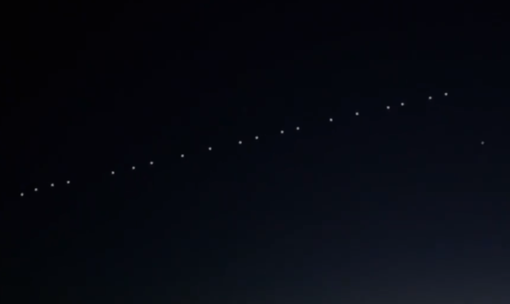 Dok je noćas trajao policijski čas svi su gledali u leteće lopte! Šta je ovo?! (VIDEO)