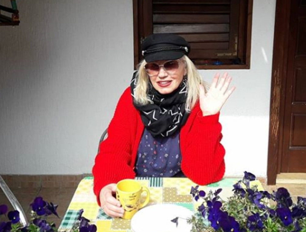 Nada Topčagić oprezna i za Vaskrs: Kupila 100 pari rukavica i obojila uskršnja jaja! (FOTO)