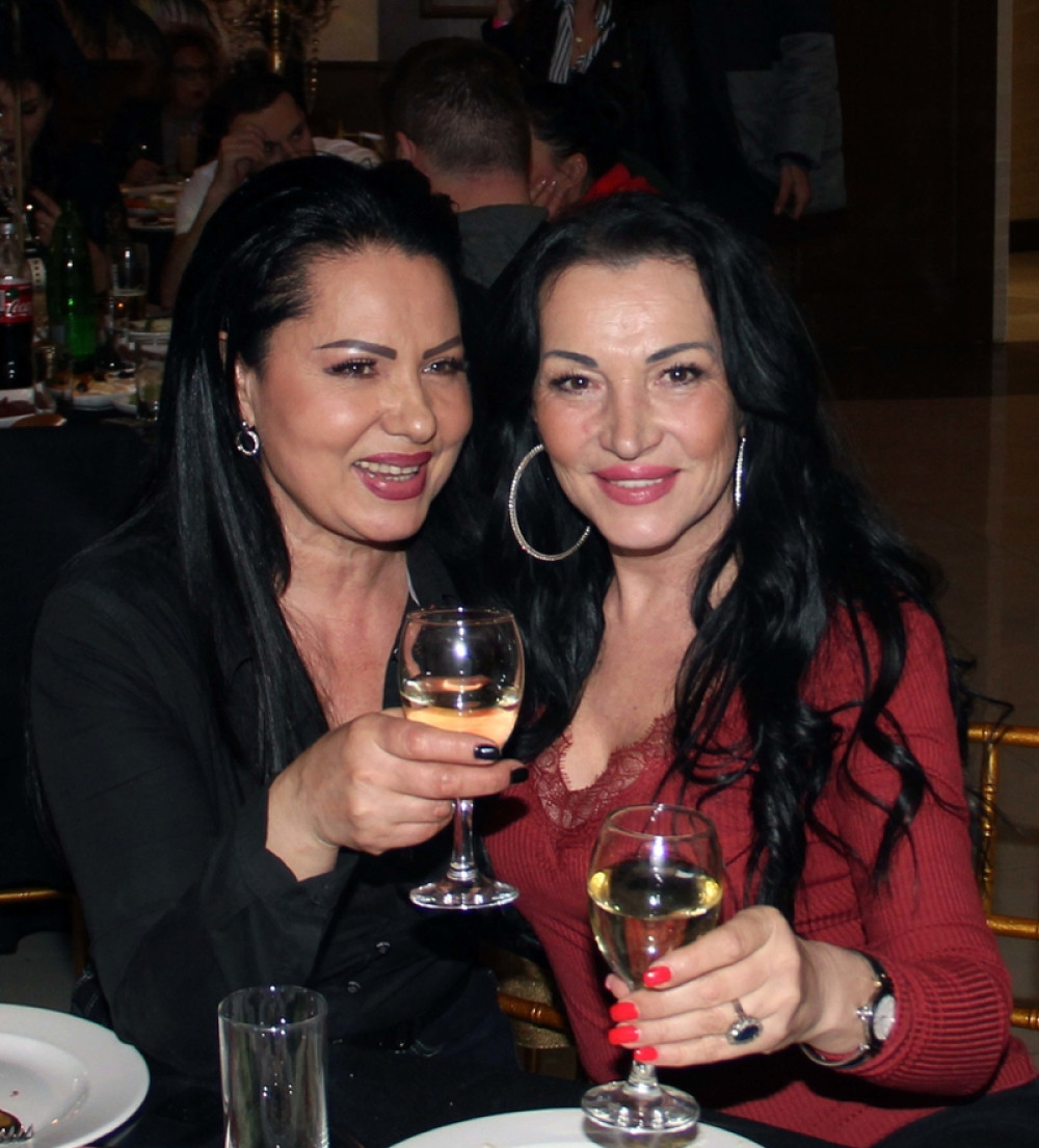 Zlata Petrović napravila pometnju usred tržnog centra: Pevačica bez blama ovo uradila sa Gocom Božinovskom!