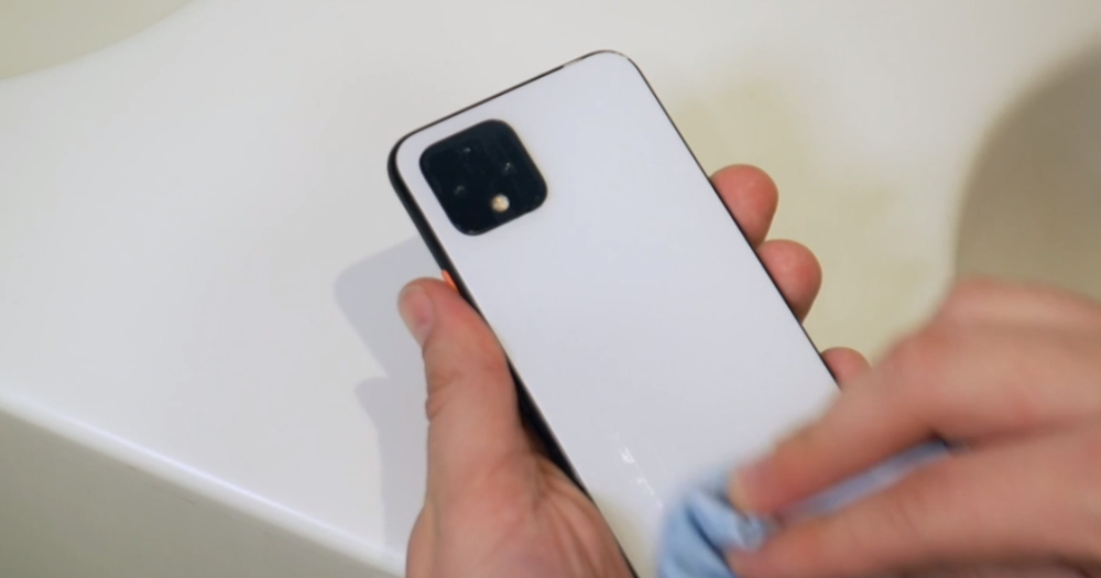 Bezbedan način kako da sapunom i vodom očistite telefon?