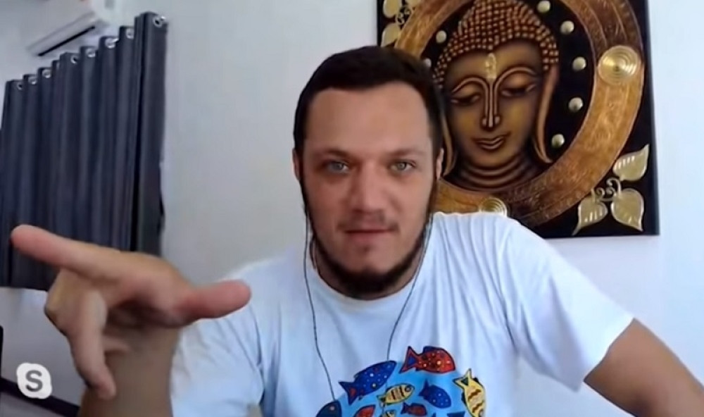 Gastoz počeo da muva Jovanu Jeremić u programu uživo: Pogledajte kako se voditeljka ponela! (VIDEO)