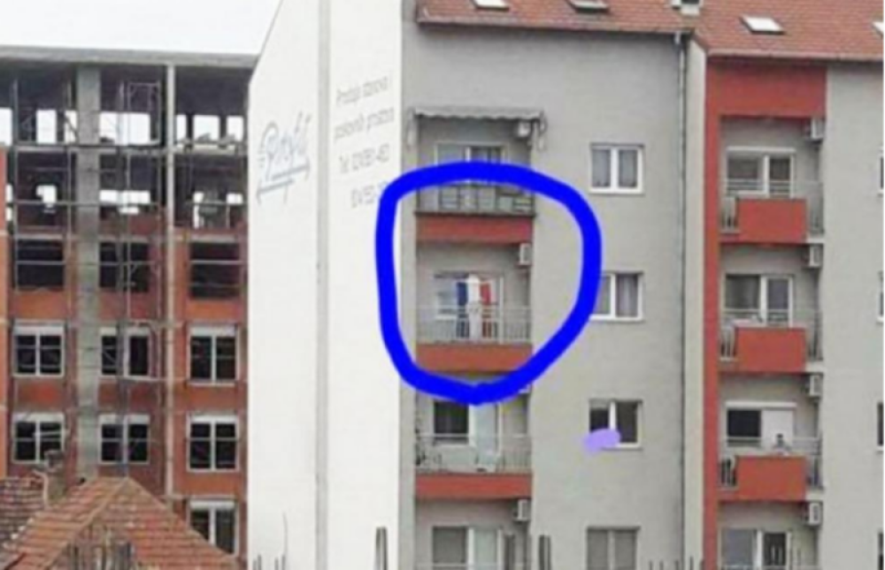 Na Balkonu okačio zastavu, a iz stana trešte Tompsonove pesme (FOTO)