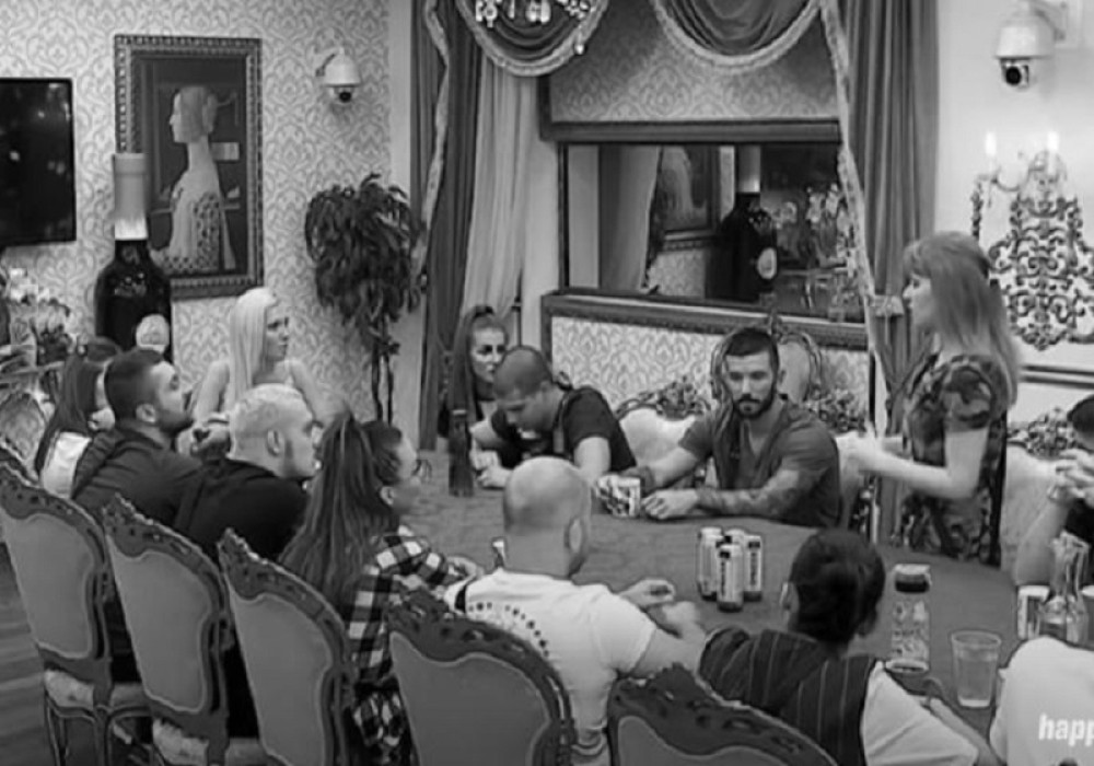 U rijaliti je stigla ona: "Parovi" se svađali, grabili i otimali! Obezbeđenje u pripravnosti!