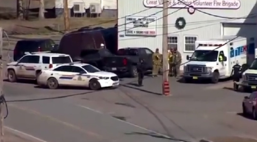 Ubica oduzeo najmanje 16 života: Vozio policijski automobil, nosio uniformu... (VIDEO)