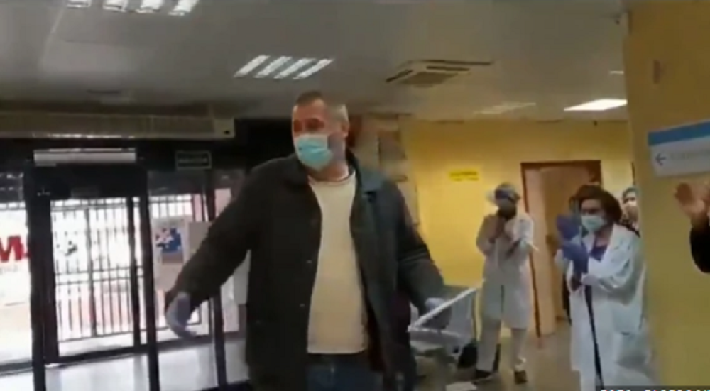 Taksista iz Madrida je doleteo što je pre mogao, a onda je stao zbunjen, počeo je da plače